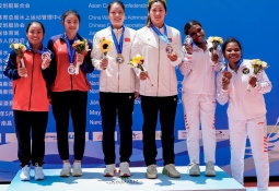 Shixiao Xu and Mengya Sun won the women's C2 500m title