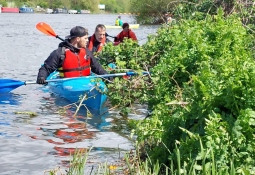Great Britain Paracanoe team cleanup river