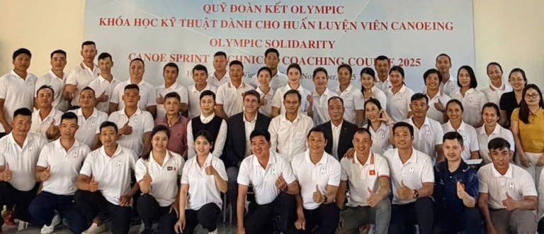 Women coaches stood out during the course in Vietnam
