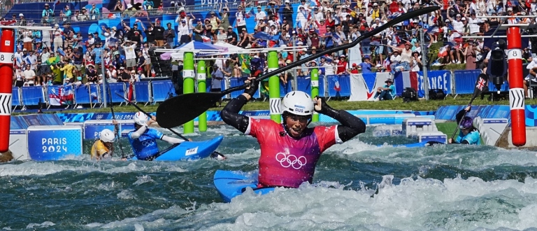 Celebration fans Olympic Games kayak cross