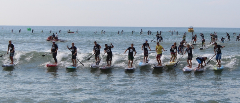 SUP group stand up paddling