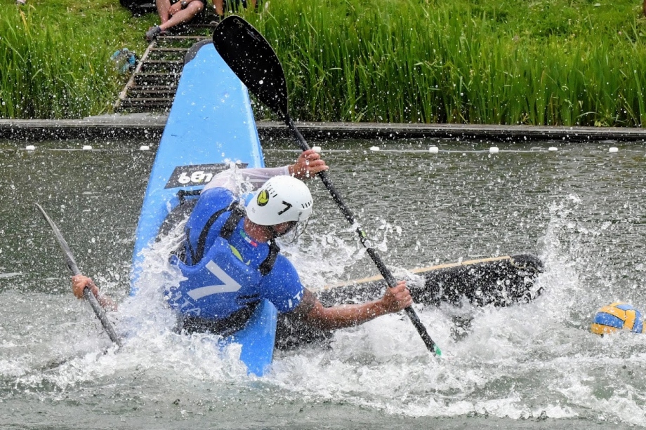 Canoe polo action