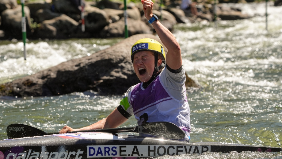 Eva Alina Hocevar kayak slalom U23 Foix