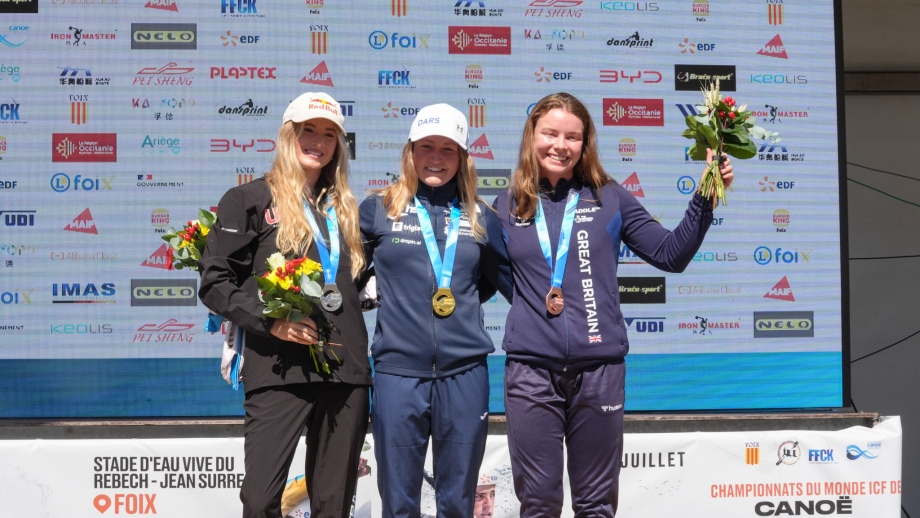 Eva Alina Hocevar kayak slalom U23 Foix 2025