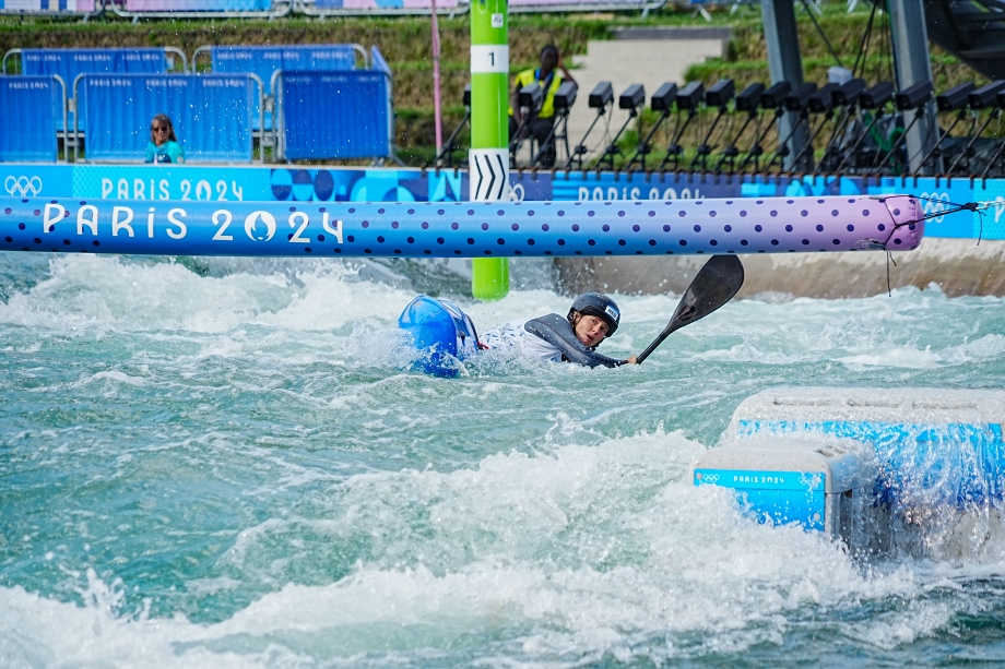 Kayak roll cross Paris 2024 Olympics